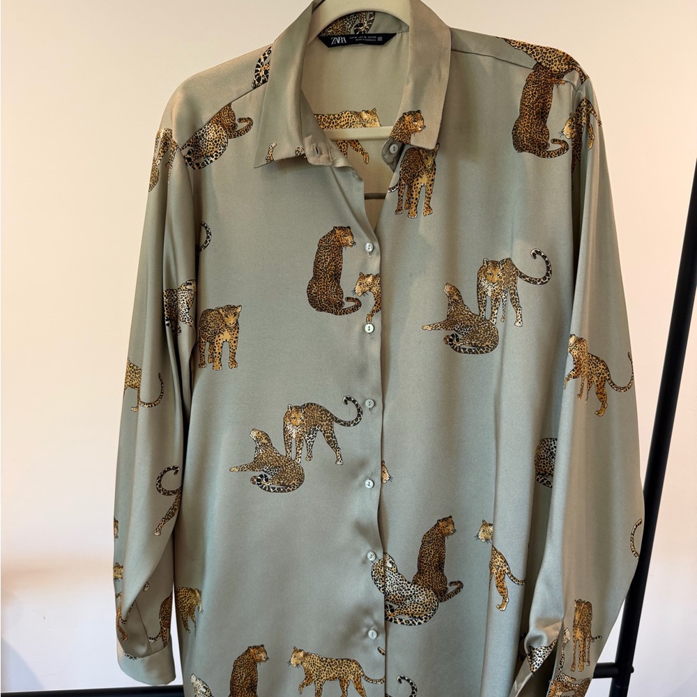 Zara animal print button down blouse in size XL